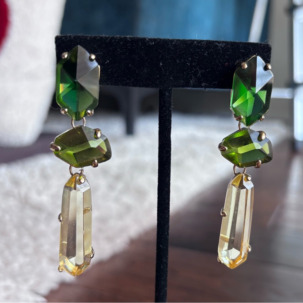 2 Pair of Elegant Drop Earrings - Picture 7 of 11